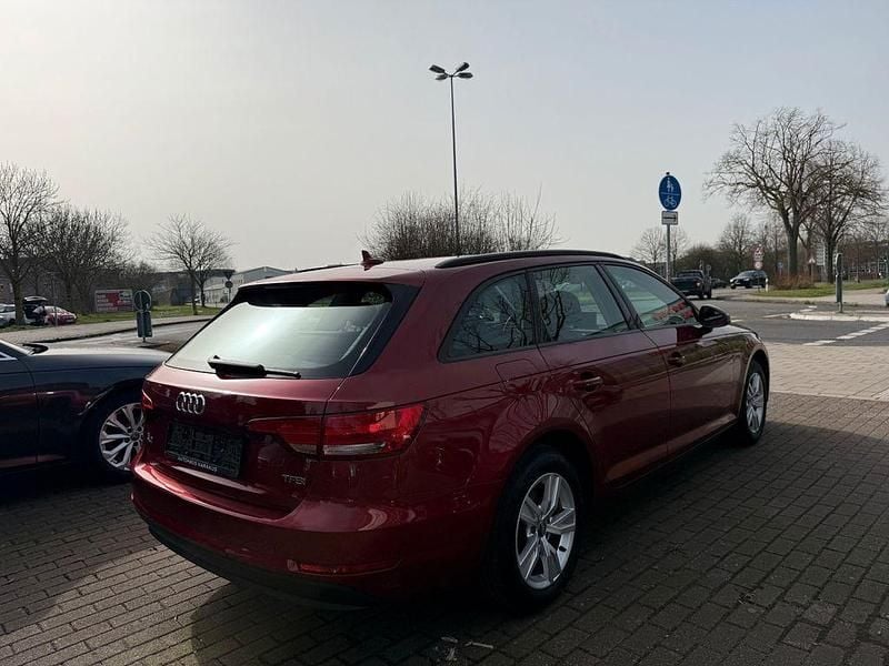 Gebraucht Audi A4 Basis 150 PS (110 kW) 2017 Rot Kombi