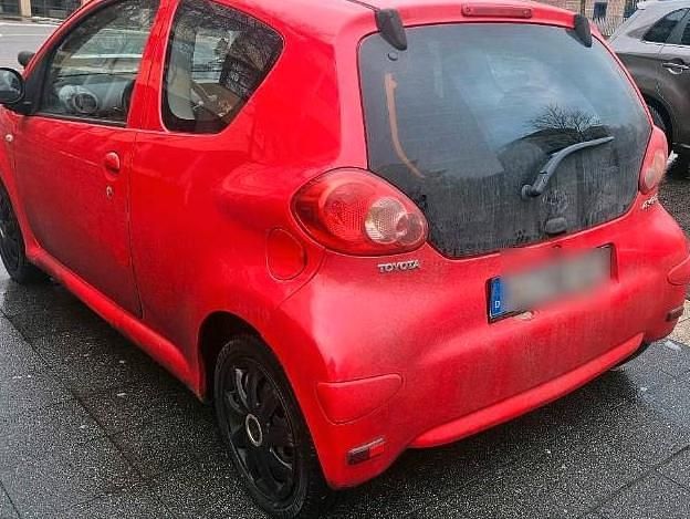 Gebraucht Toyota Aygo 68 PS (50 kW) 2006 Rot Kleinwagen
