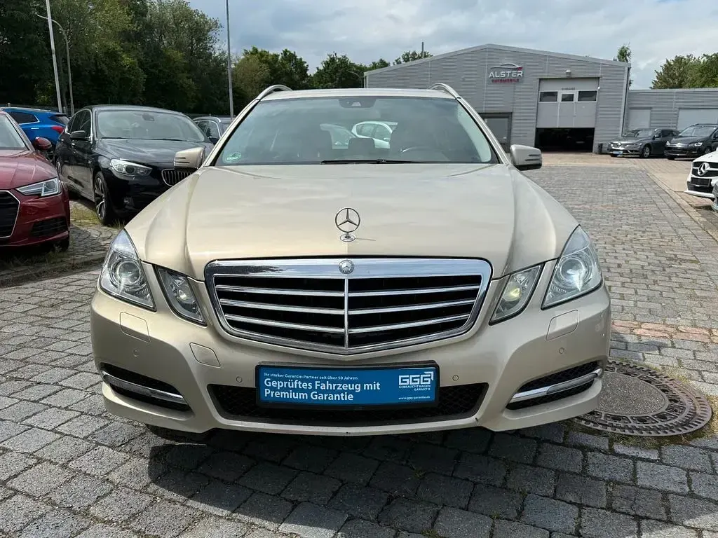Gebraucht Mercedes E250 204 PS (150 kW) 2011 Perlbeige Kombi