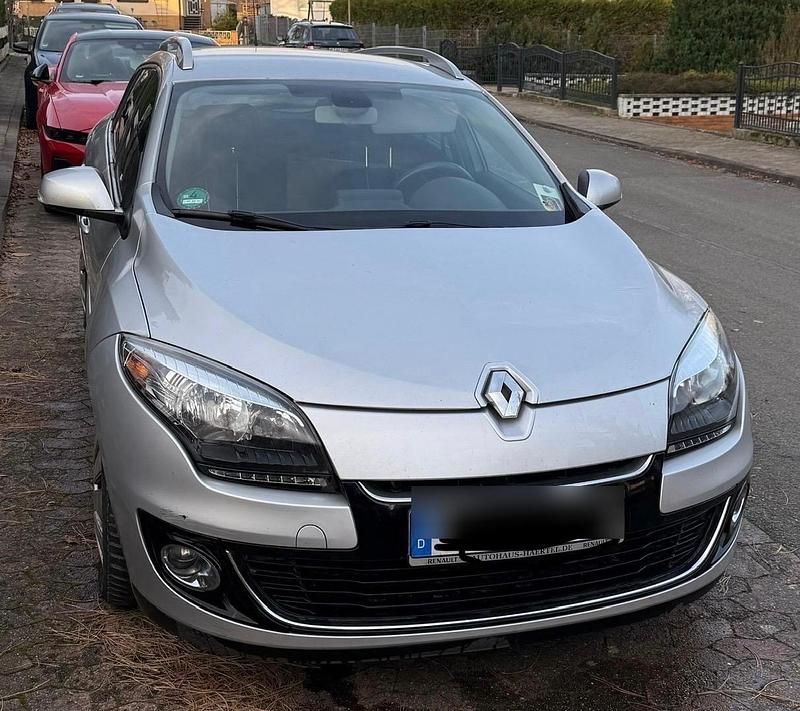 Silber Gebraucht 2012 Renault Mégane GrandTour Kombi | 2.900 € (Superpreis) - Bild 1/4