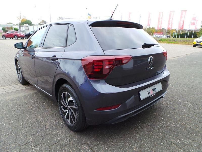 Neu VW Polo Life 95 PS (69 kW) 2025 Grau Limousine