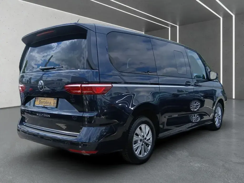 Gebraucht VW Multivan Style 150 PS (110 kW) 2025 Starlight blue metallic Van / Kleinbus