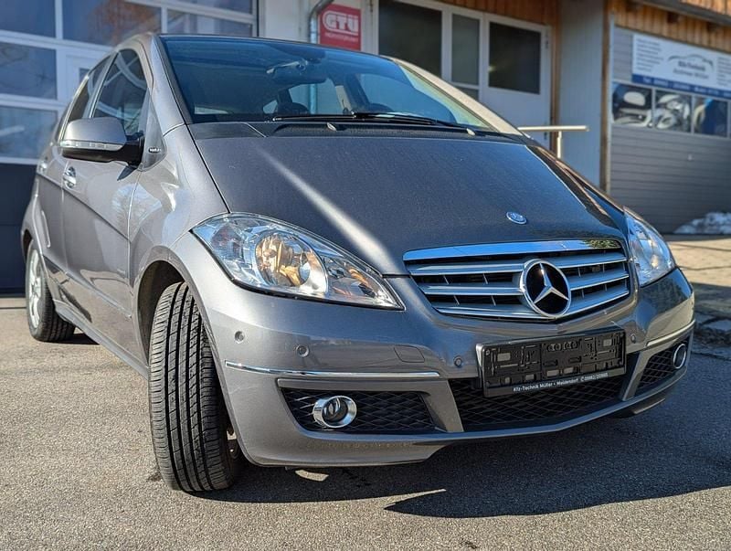 Gebraucht Mercedes A160 Avantgarde 82 PS (60 kW) 2011 Grau Limousine