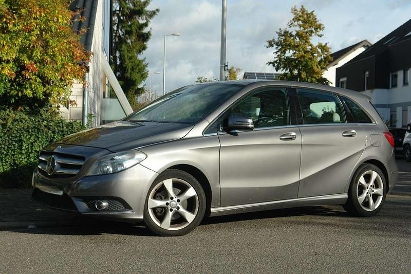 Gebraucht Mercedes B200 136 PS (100 kW) 2013 Grau Van / Kleinbus