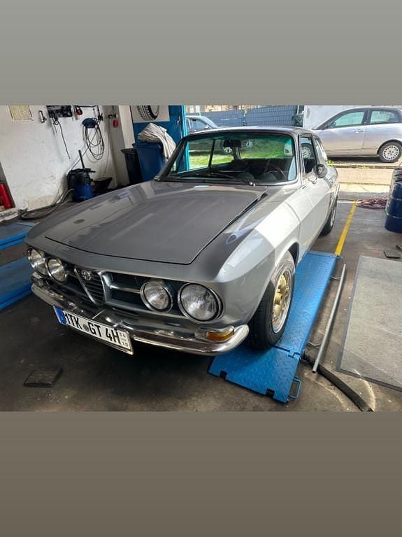 Silber Gebraucht 1969 Alfa Romeo Giulia Coupé | 49.500 € - Bild 1/4