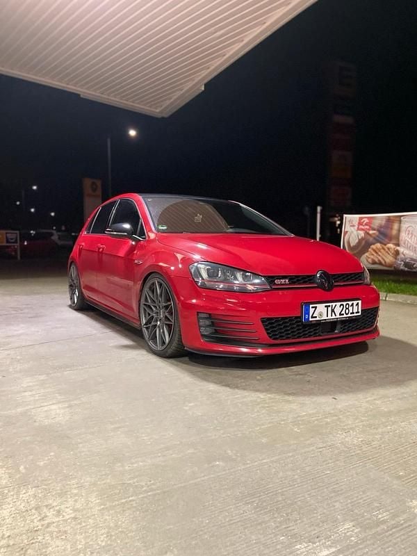 Rot Gebraucht 2015 VW Golf VII GTI Limousine | 18.500 € - Bild 1/4