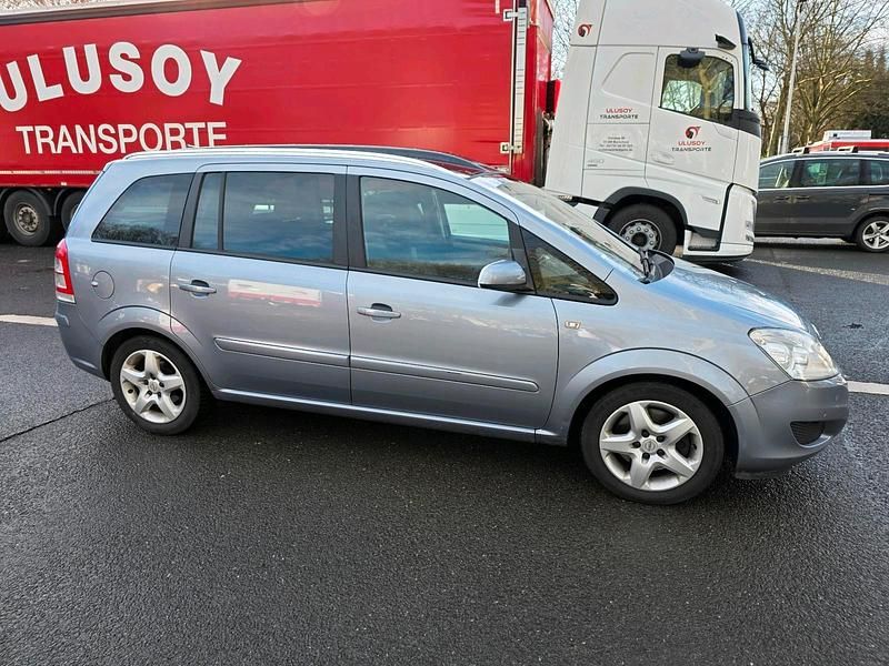 Gebraucht Opel Zafira 116 PS (85 kW) 2008 Silber Van / Kleinbus