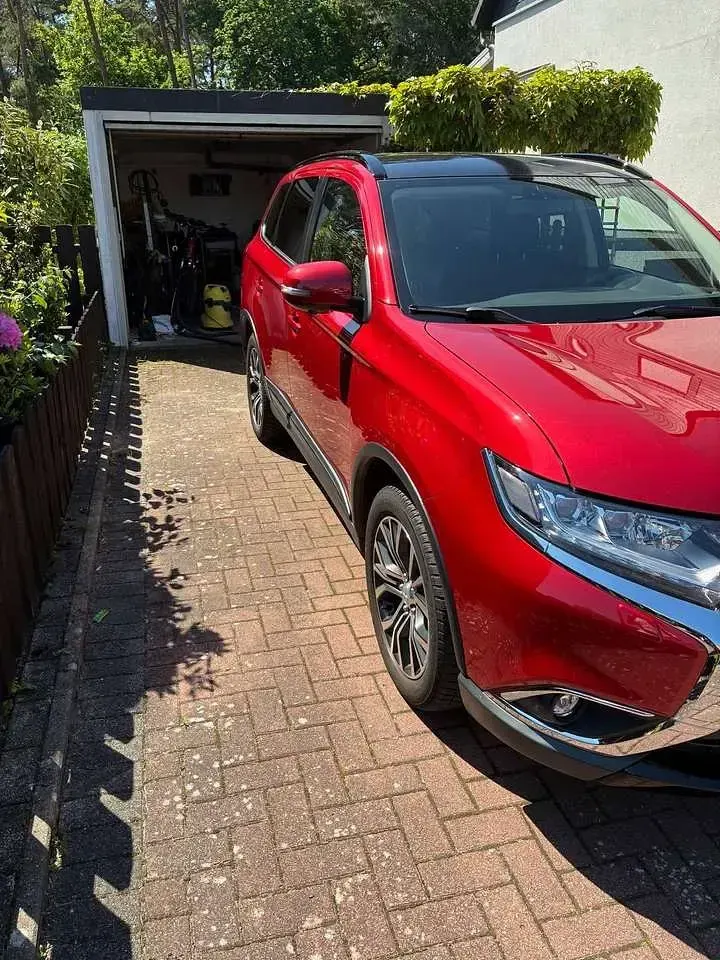 Gebraucht Mitsubishi Outlander Edition 150 PS (110 kW) 2018 Rot SUV