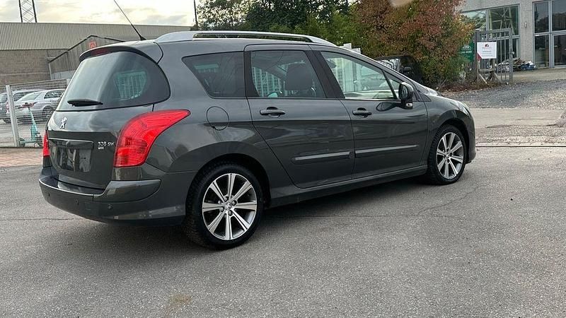 Gebraucht Peugeot 308 Active 111 PS (81 kW) 2011 Grau Kombi