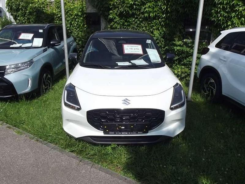 Neu Suzuki Swift Comfort+ 83 PS (61 kW) 2025 Pure white/mineral gray met Kleinwagen