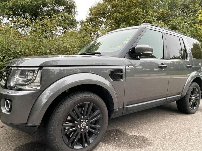 Grau Gebraucht 2016 Land Rover Discovery 4 Black Edition SUV | 26.600 € (Teuer) - Bild 1/4
