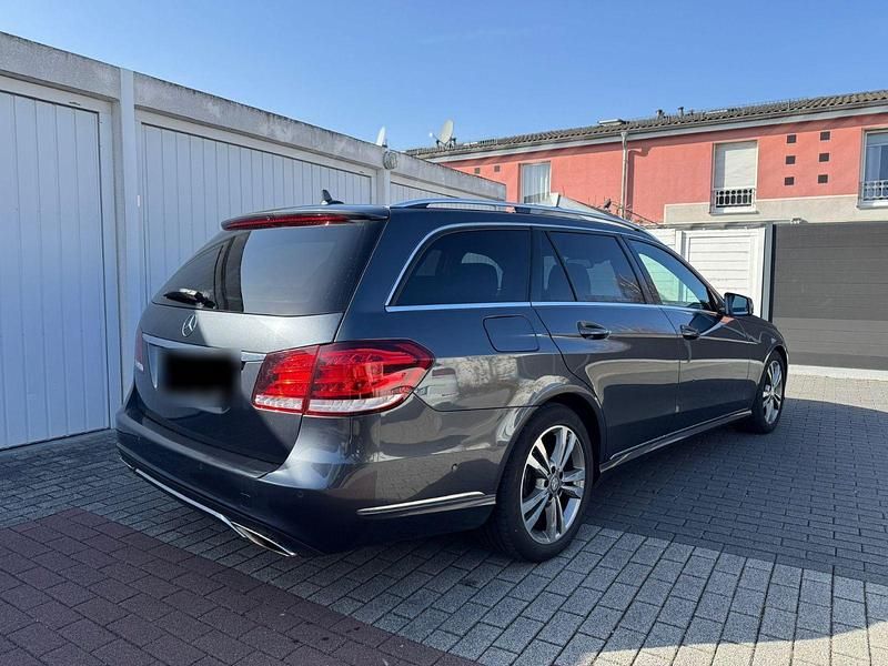 Gebraucht Mercedes E350 Avantgarde 258 PS (189 kW) 2014 Grau Kombi