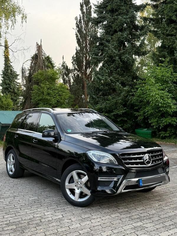 Schwarz Gebraucht 2012 Mercedes ML350 AMG line SUV | 19.000 € (Fairer Preis) - Bild 1/4
