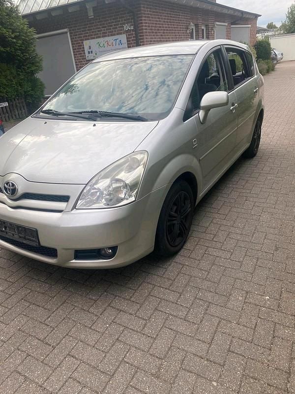 Gebraucht 2004 Toyota Corolla Verso Van / Kleinbus | 2.950 € (Guter Preis) - Bild 1/4