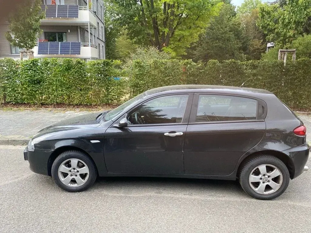 Gebraucht Alfa Romeo 147 105 PS (77 kW) 2006 Schwarz Kleinwagen