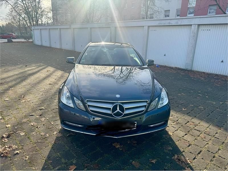 Grau Gebraucht 2012 Mercedes E200 Coupé | 10.800 € (Superpreis) - Bild 1/4