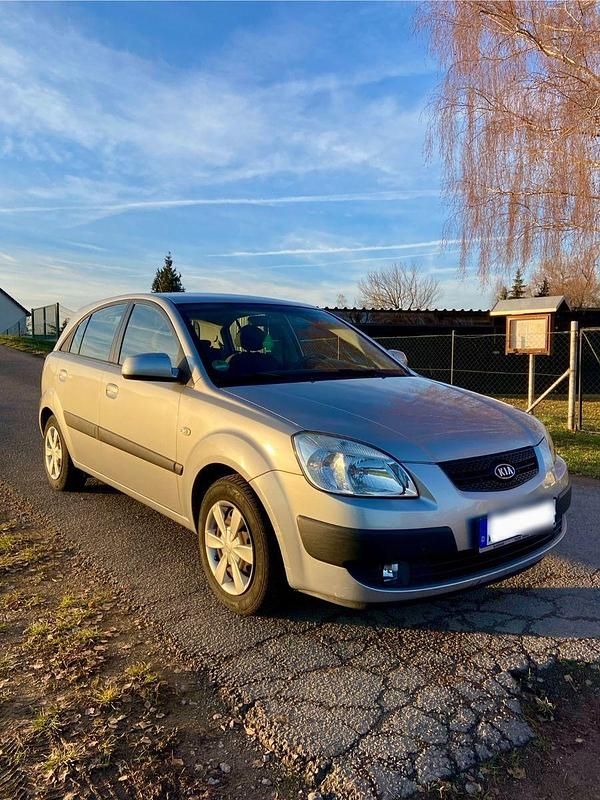Silber Gebraucht 2007 Kia Rio Kleinwagen | 4.600 € (Teuer) - Bild 1/4