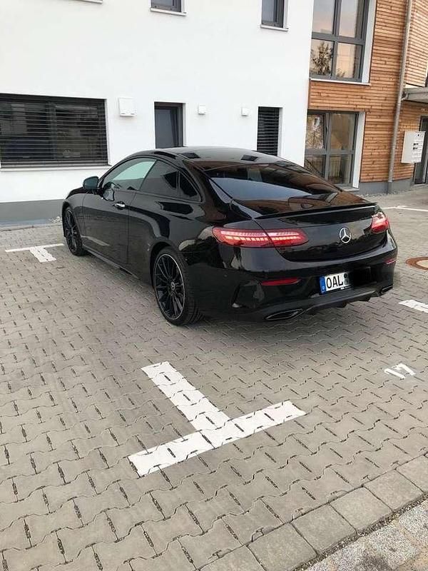 Gebraucht Mercedes E200 Edition 197 PS (144 kW) 2023 Coupé