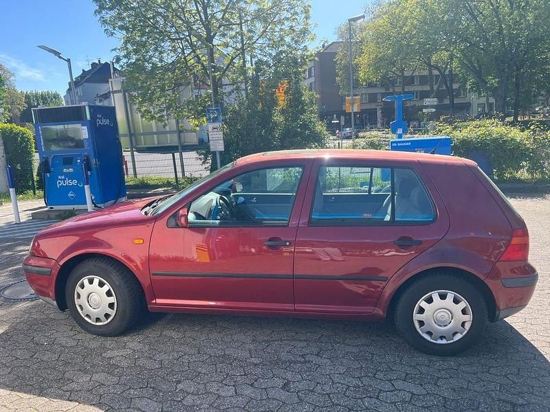 Brugt VW Golf III Basis 101 HK (74 kW) 1998 Rød Sedan
