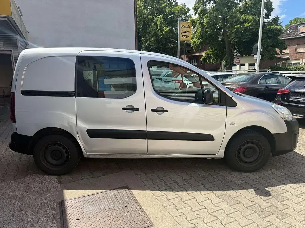 Gebraucht Peugeot Partner Premium 99 PS (72 kW) 2017 Aluminiumgrau/meta Van / Kleinbus
