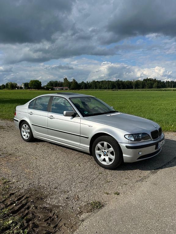 Second-hand BMW 325 192 CP (141 kW) 2003 Argintiu Berlinǎ