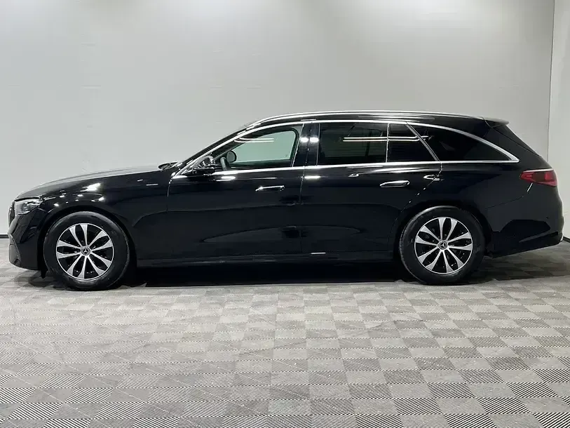 Gebraucht Mercedes E220 Avantgarde 197 PS (144 kW) 2025 Schwarz Limousine