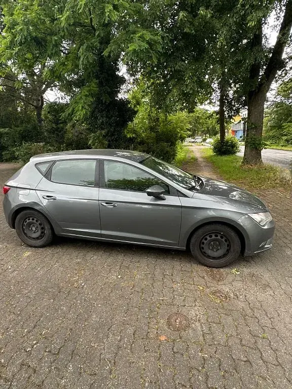 Gebraucht Seat Leon Reference 105 PS (77 kW) 2013 Silber Limousine