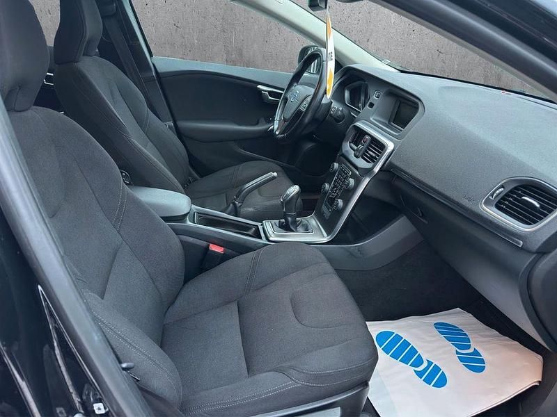 Gebraucht Volvo V40 You! 120 PS (88 kW) 2013 Schwarz Limousine