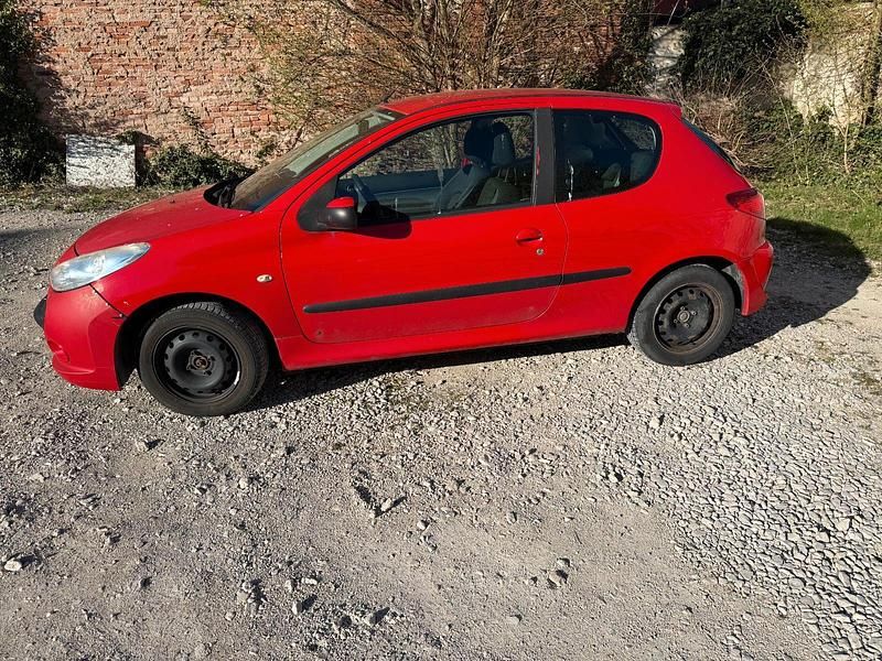 Gebraucht Peugeot 206+ 68 PS (50 kW) 2009 Rot Kleinwagen
