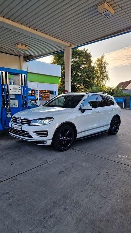 Weiß Gebraucht 2018 VW Touareg R-line SUV | 22.900 € (Superpreis) - Bild 1/4
