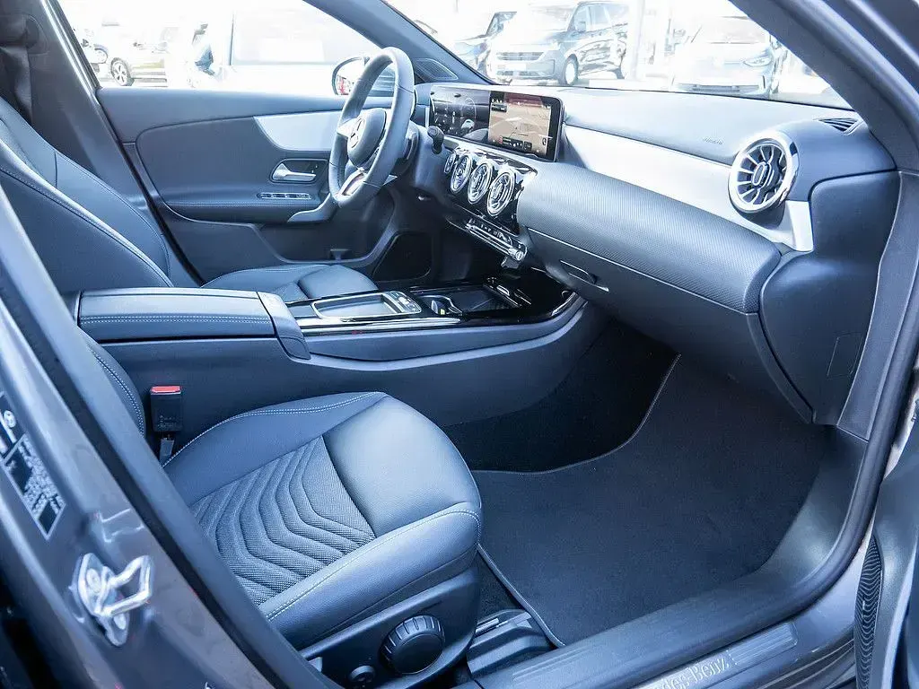 Używany Mercedes A220 Advanced Plus 190 KM (139 kW) 2026 Szary Sedan/Limuzyna