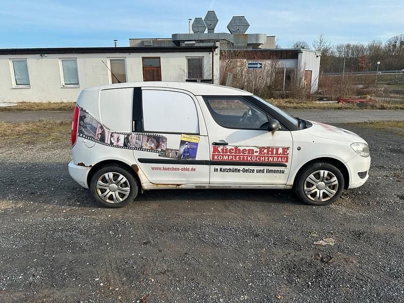 Gebraucht Skoda Roomster 75 PS (55 kW) 2011 Weiß Van / Kleinbus