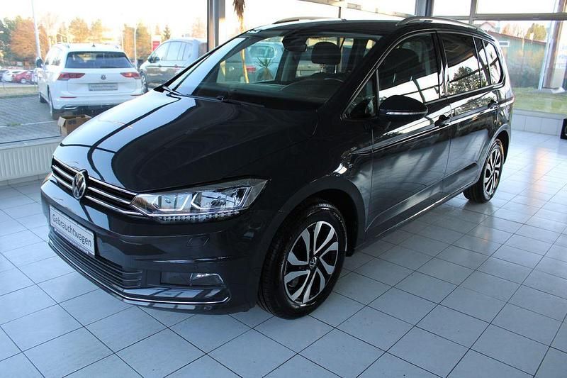 Gebraucht VW Touran Active 150 PS (110 kW) 2022 Grau Van / Kleinbus