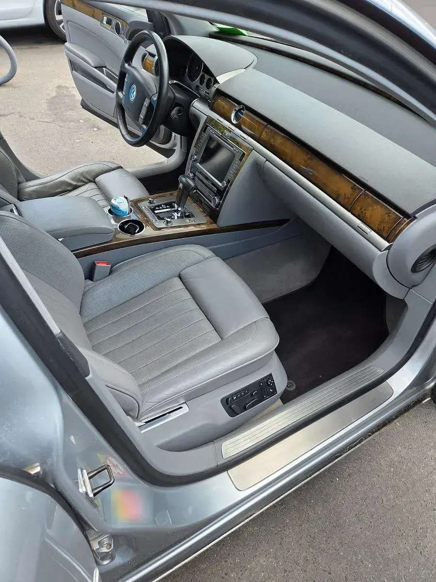 Gebraucht VW Phaeton 239 PS (175 kW) 2009 Silber Limousine