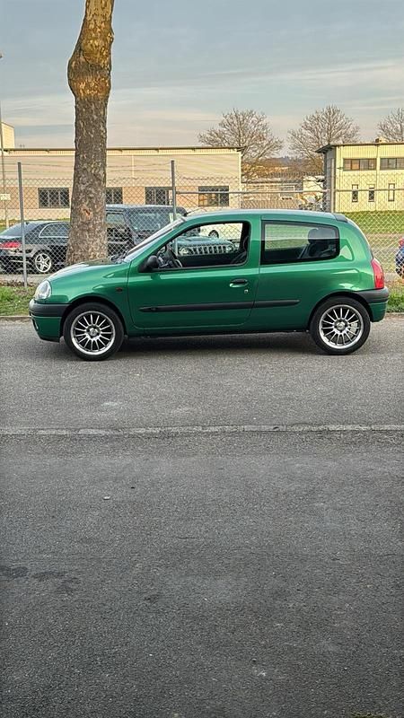 Gebraucht Renault Clio II 58 PS (42 kW) 2001 Grün Kleinwagen