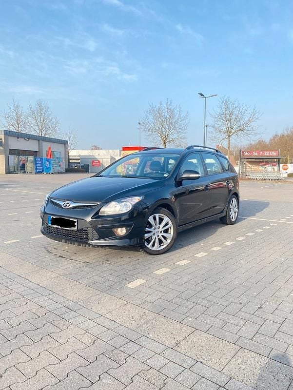 Gebraucht Hyundai i30 90 PS (66 kW) 2011 Schwarz Limousine