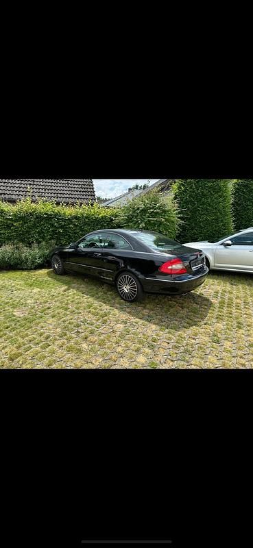Schwarz Gebraucht 2006 Mercedes CLK200 Coupé | 5.700 € (Fairer Preis) - Bild 1/4