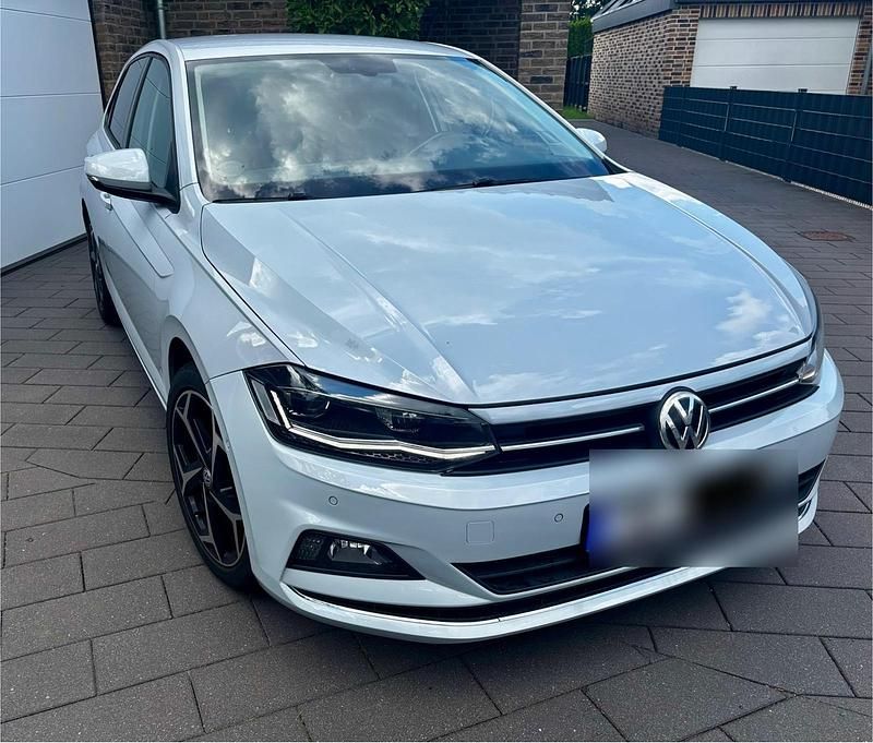 Weiß Gebraucht 2018 VW Polo Highline Kleinwagen | 12.400 € (Etwas zu teuer) - Bild 1/4