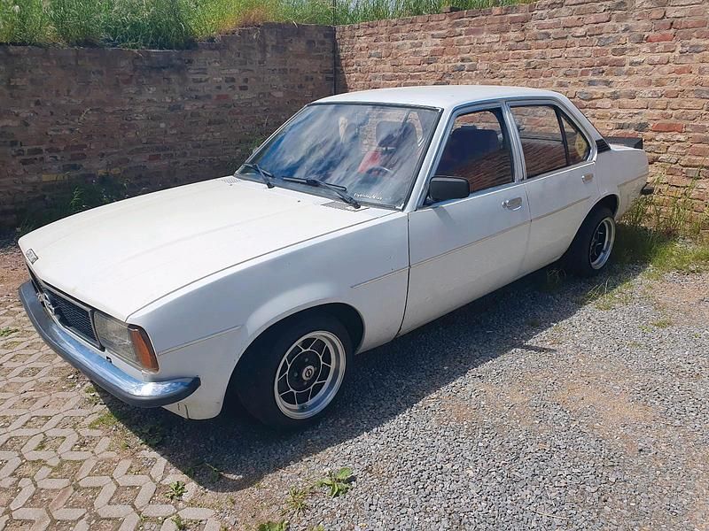 Weiß Gebraucht 1978 Opel Ascona S Limousine | 8.000 € - Bild 1/4