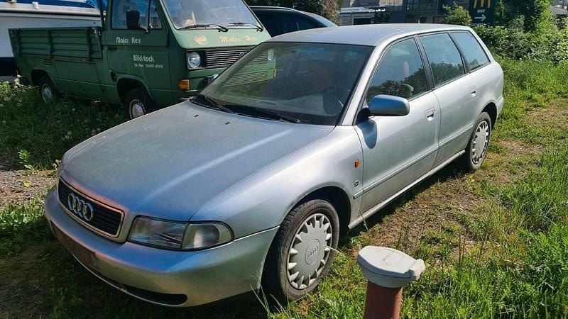 Grau Gebraucht 1996 Audi A4 Kombi | 600 € (Guter Preis) - Bild 1/4