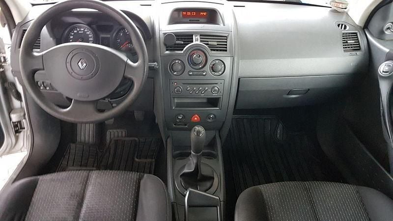 Gebraucht Renault Mégane II Authentique 98 PS (72 kW) 2005 Silber Limousine