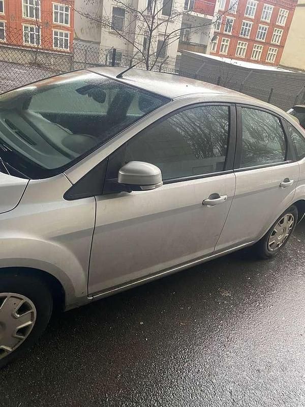 Gebraucht Ford Focus Style 101 PS (74 kW) 2009 Silber Limousine