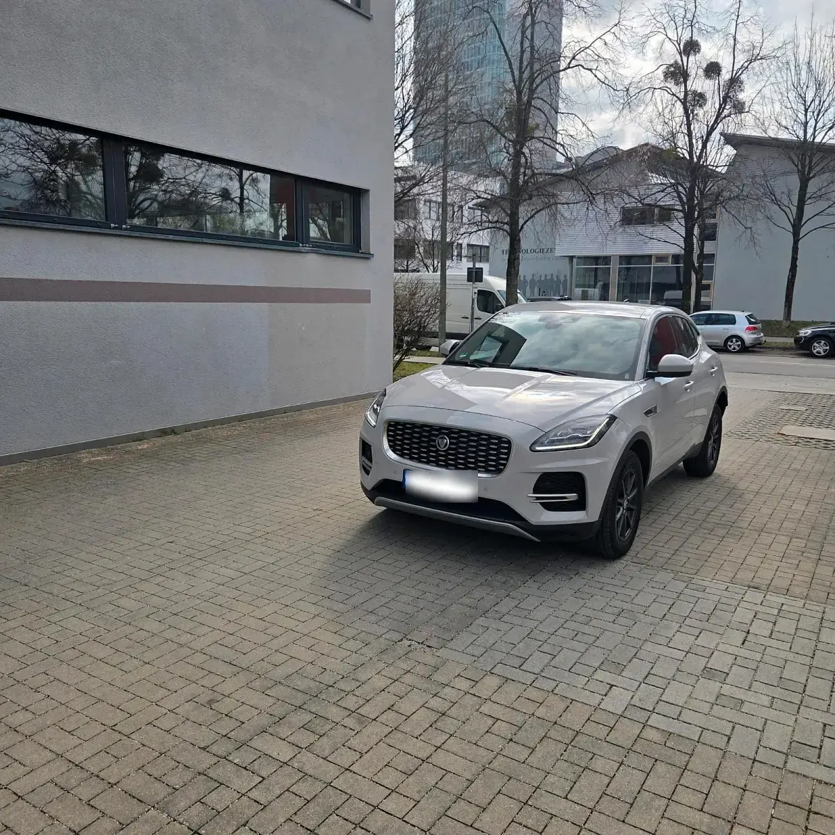 Gebraucht Jaguar E-Pace 163 PS (119 kW) 2022 Grau SUV