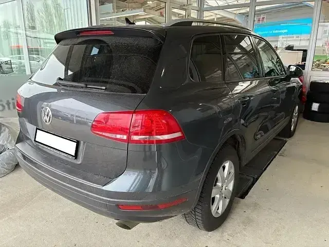 Gebraucht VW Touareg Basis 262 PS (192 kW) 2016 Rot SUV
