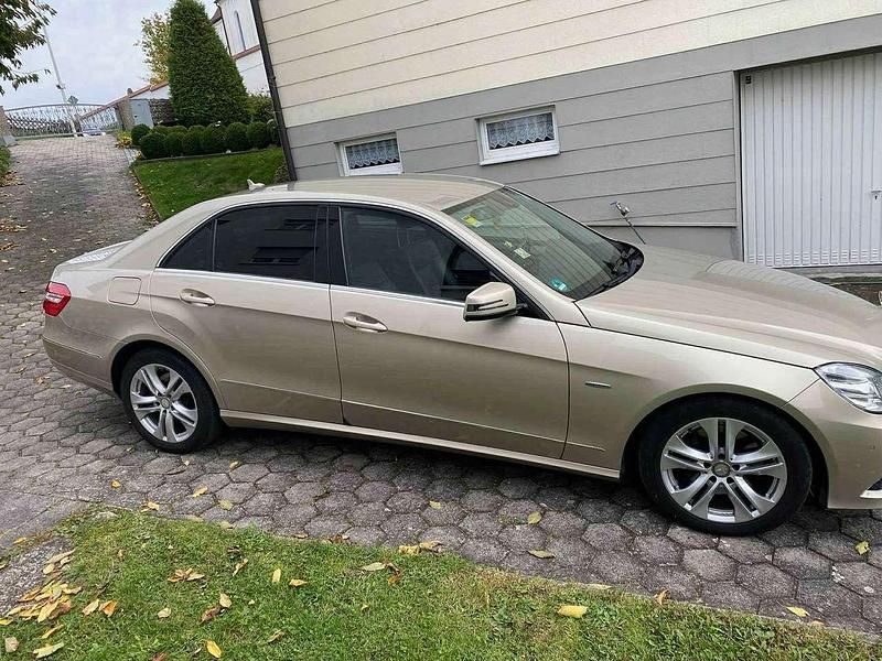 Gebraucht Mercedes E350 Avantgarde 231 PS (169 kW) 2010 Bronze Limousine
