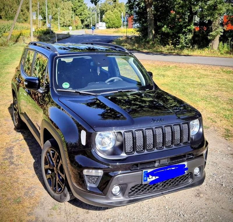 Schwarz Gebraucht 2022 Jeep Renegade Night Eagle SUV | 14.350 € (Superpreis) - Bild 1/4