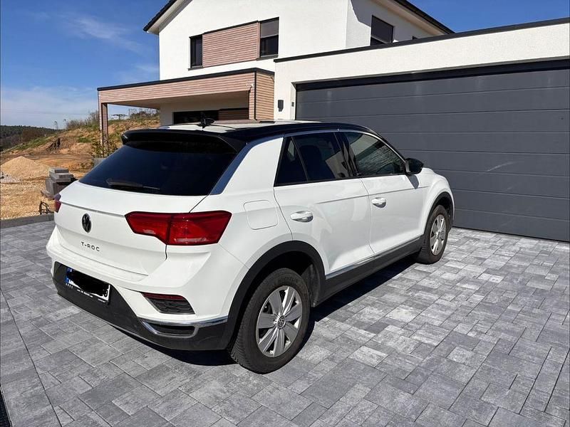 Używany VW T-Roc Active 110 KM (80 kW) 2021 Biały SUV