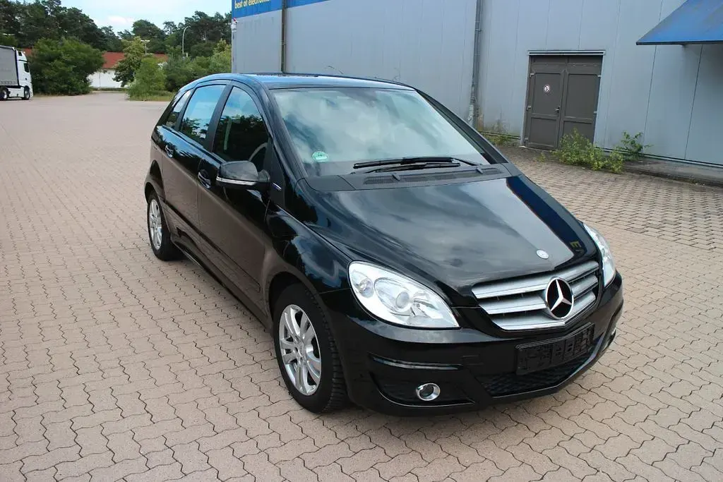 Gebraucht Mercedes B160 95 PS (69 kW) 2011 Schwarz Kleinwagen