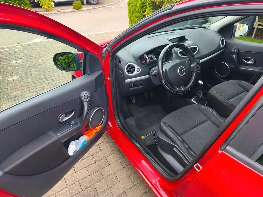 Gebraucht Renault Clio 75 PS (55 kW) 2009 Rot Limousine
