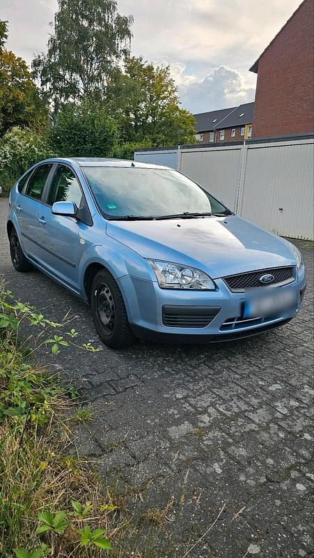 Blau Gebraucht 2006 Ford Focus Limousine | 1.750 € (Fairer Preis) - Bild 1/4
